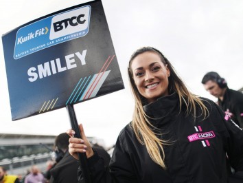 Gridgirl-Smiley-01