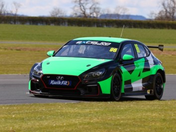 12/4/2021 BTCC Testing at Croft. 1DxMk3 + 200-400mm f4L zoom. Complex 1 out