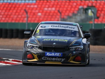 12/4/2021 BTCC Testing at Croft. 1DxMk3 + 200-400mm f4L zoom. Hawthorn