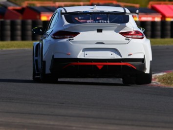 12/4/2021 BTCC Testing at Croft. 1DxMk3 + 200-400mm f4L zoom. Sunny In from rear