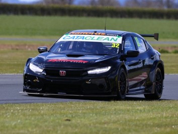 12/4/2021 BTCC Testing at Croft. 1DxMk3 + 200-400mm f4L zoom. Complex 1 out