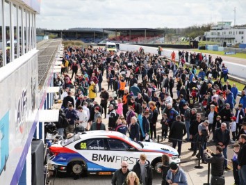 Crowd-DG_07379