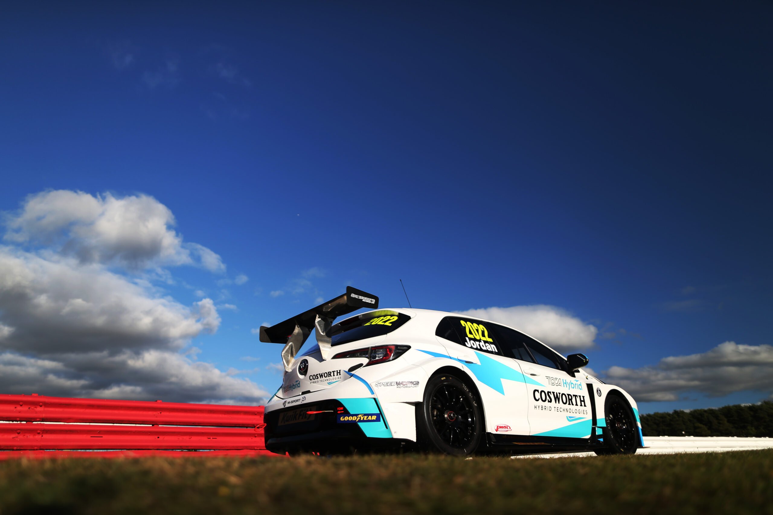 BTCC HYBRID ENJOYS SUCCESSFUL DEBUT AT SILVERSTONE • BTCC