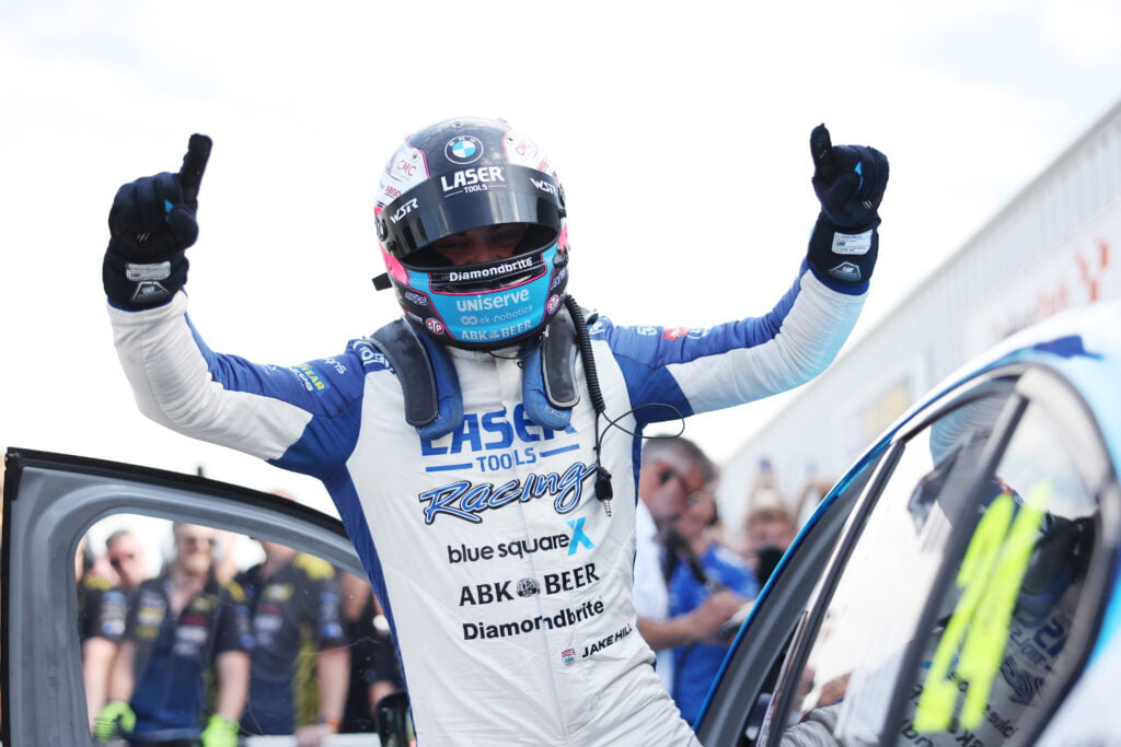 Last lap heroics from Hill to claim Oulton Park triumph