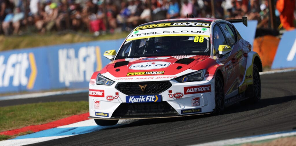 Doble and PMR show fighting spirit at Knockhill