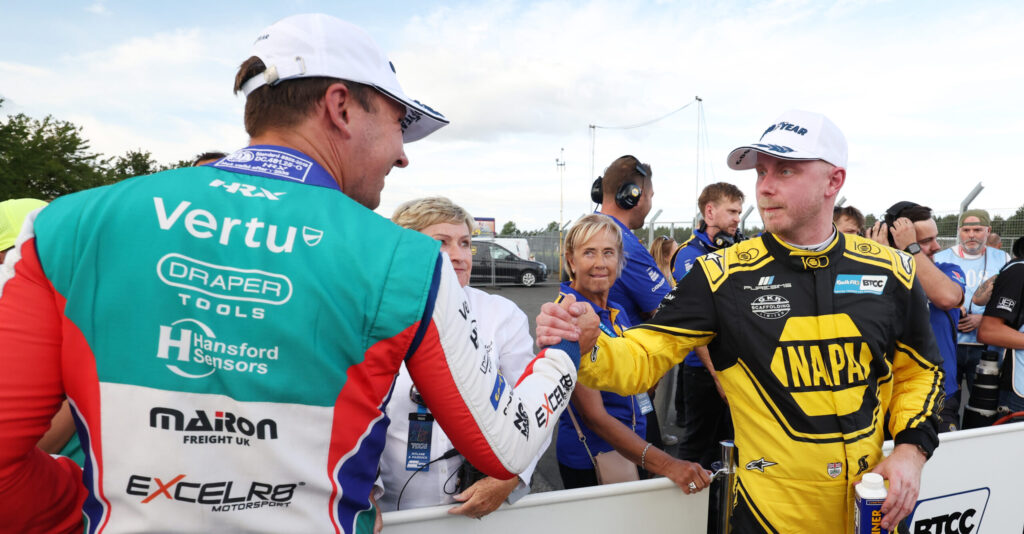 BTCC title race heats up at Croft