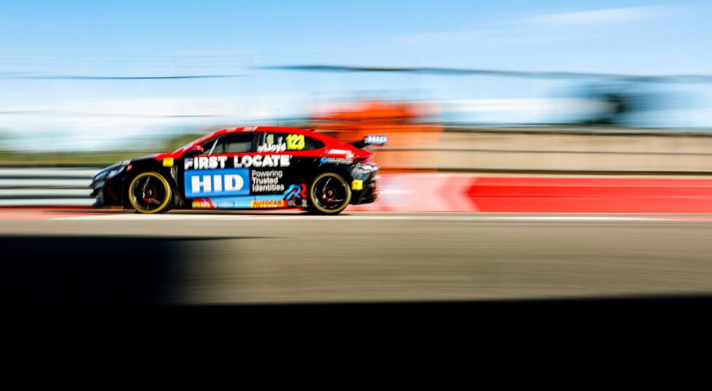 Clean sweep for Restart Racing at Donington Park
