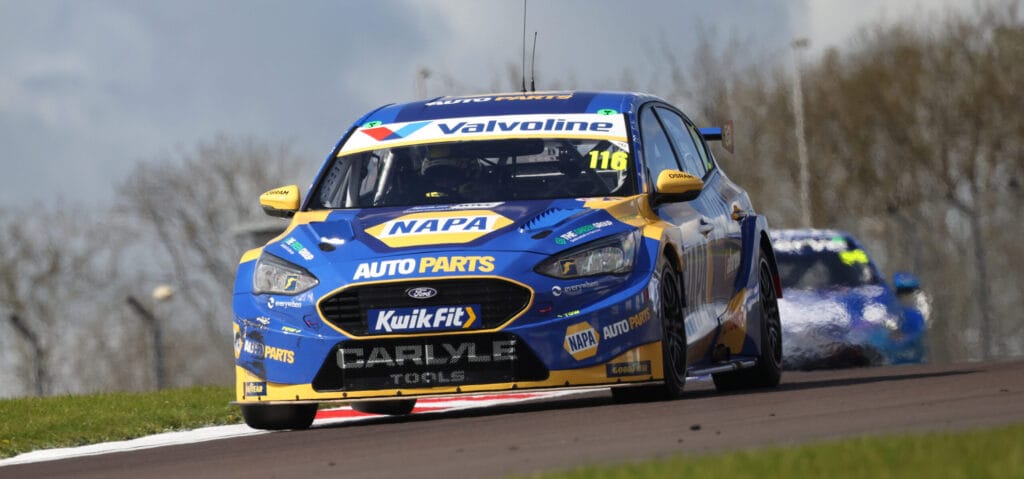 Sutton Storms Through The Pack • BTCC