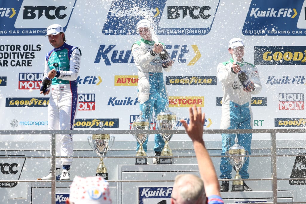 Victory for WSR as Rainford and De Leon star at Snetterton