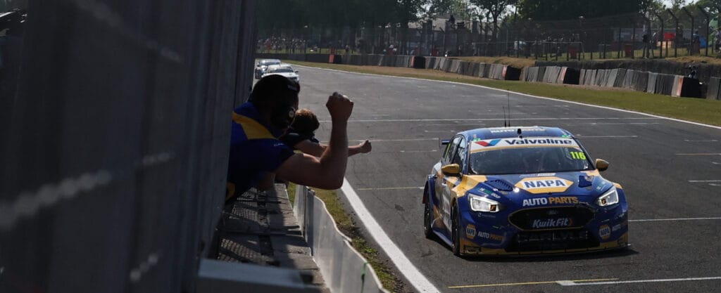 Sutton secures Qualifying Race success