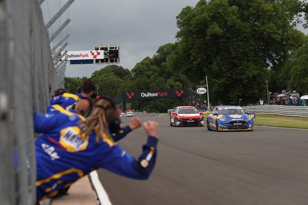 Cammish races to pole at Oulton Park